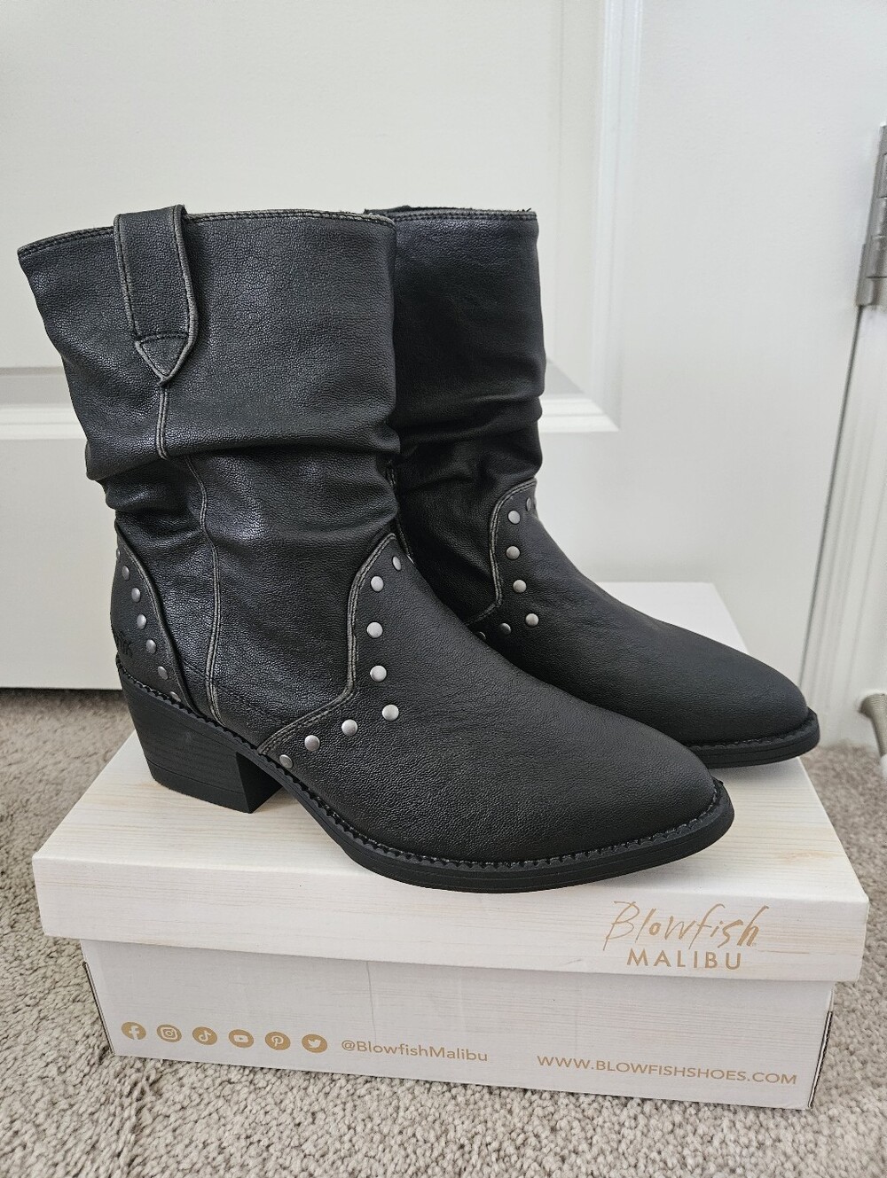 New Blowfish Malibu Rebel Western Distressed Black Studded Ankle Boot Sz 6.5